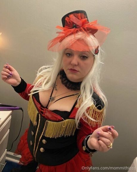 40 years old onlyfans naked image