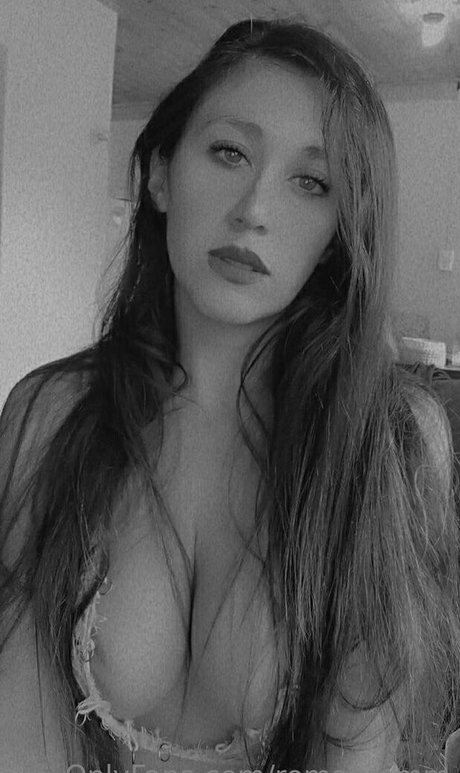 romakromm pornographic model photo
