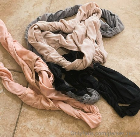 parker rains top actress photo