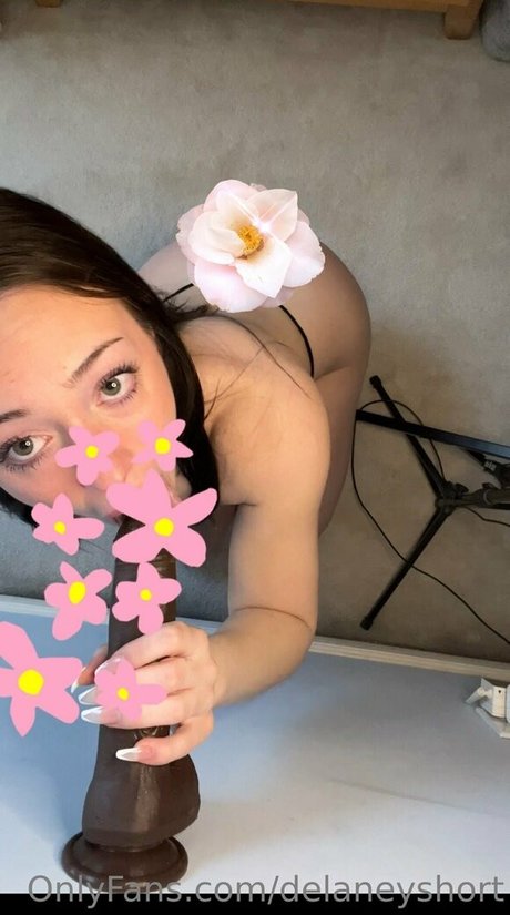 Delaney Short model adult images