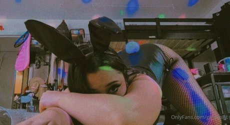 blonde babe onlyfans hot pic