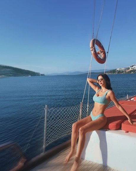 bernacalanthe sexy actress gallery