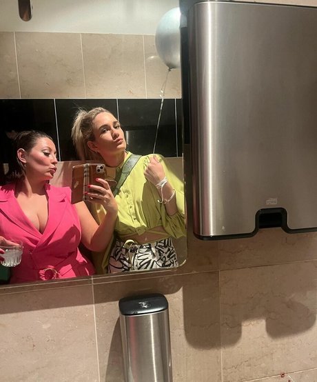 SliceOfSalami model nudes image