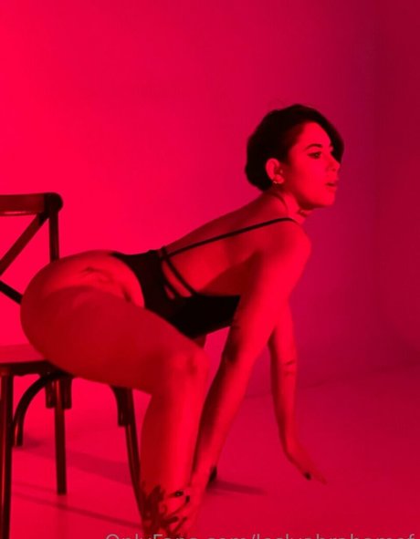 leslyabrahamof top star pics