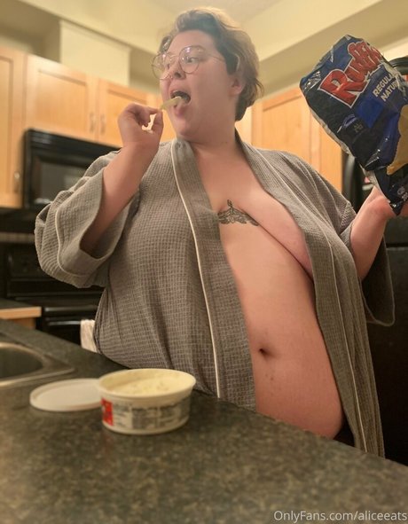 aliceeats erotic actress pic