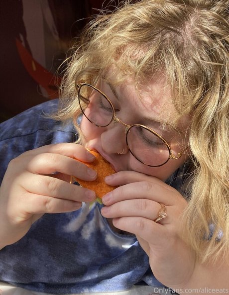 aliceeats pornstar naked gallery