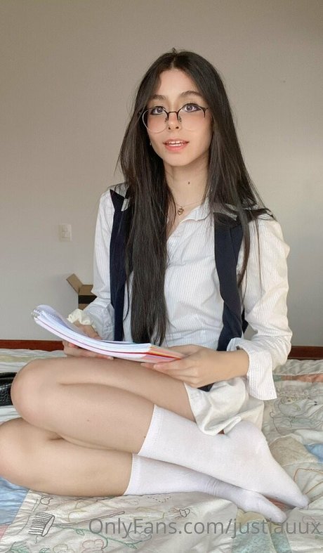 justleaax model sexy pics