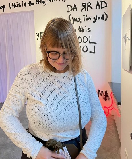 Veronika Ivanova model adult image