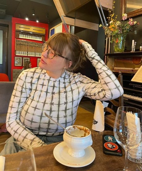 Veronika Ivanova hot actress pics