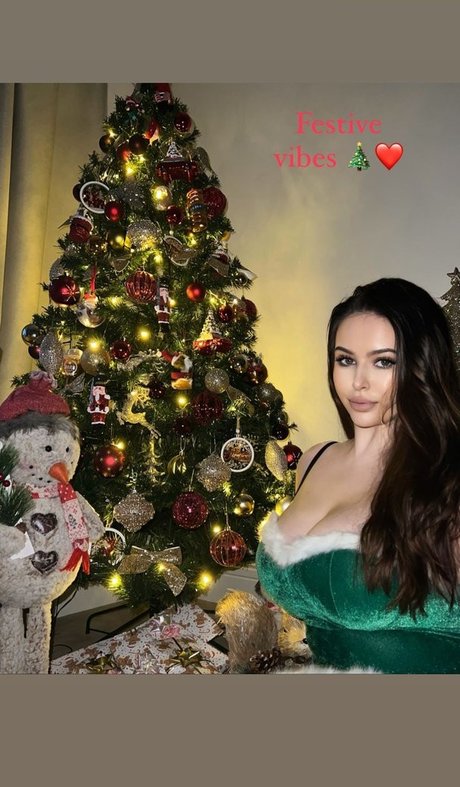 Simone Goodall sex model pictures