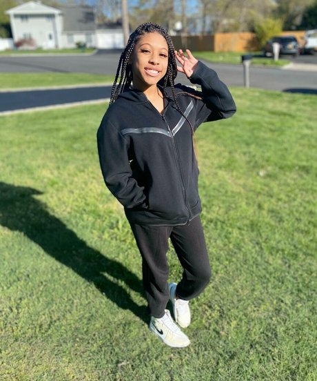 Elyse Rey art model photos