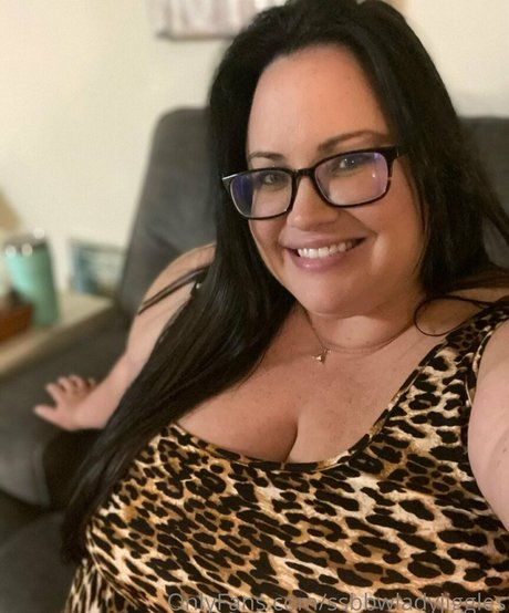 ssbbwladyjiggles erotic star img