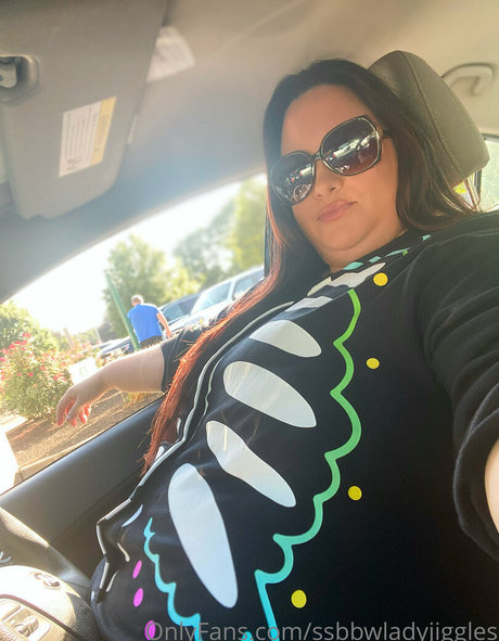 ssbbwladyjiggles star image