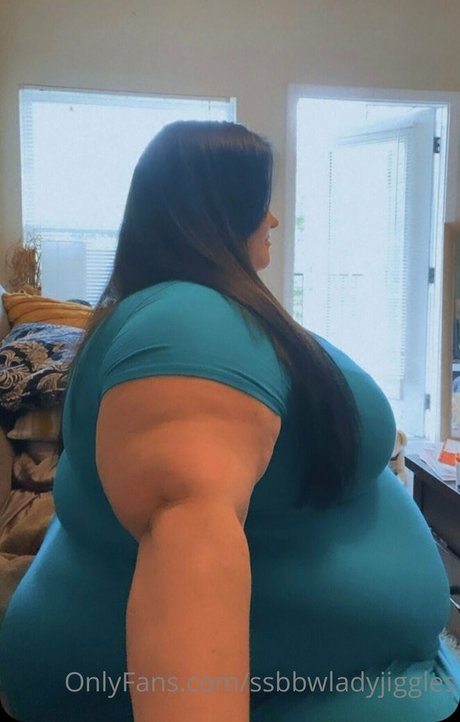 ssbbwladyjiggles model hot galleries