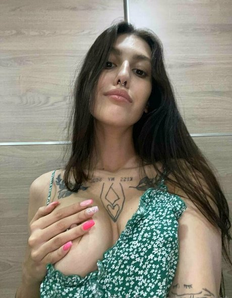 layslet high quality pornstar image