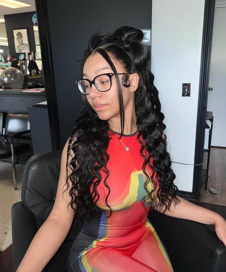 Caileneasely sexy star pic