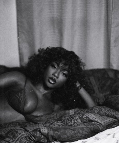 Yanjusofine sex model pictures