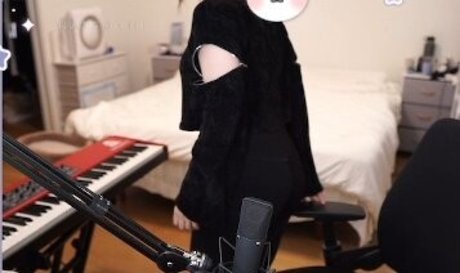 mom onlyfans beautiful naked picture