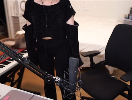 lolnatsumiii nude model photo