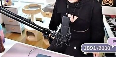 lolnatsumiii free model img