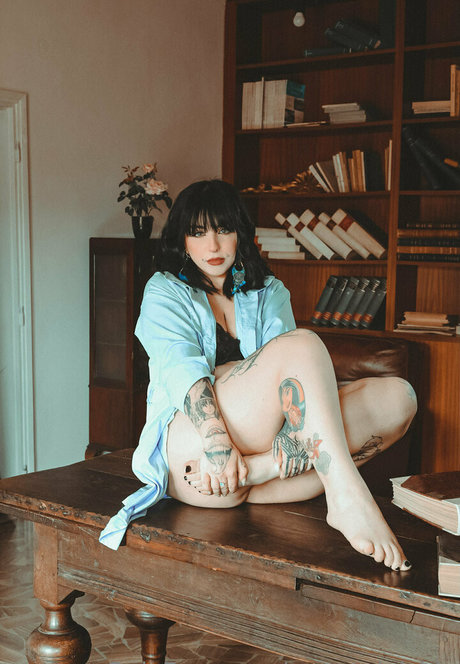 sweetpieiside naked model pictures