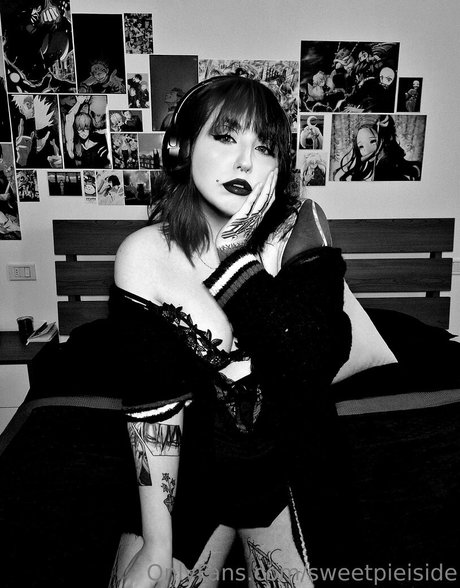 sweetpieiside star pornographic gallery