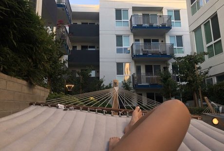 autumngravesz model adult pic