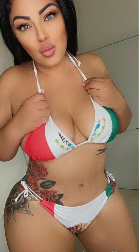 thick jennakumz hd pornstar pics