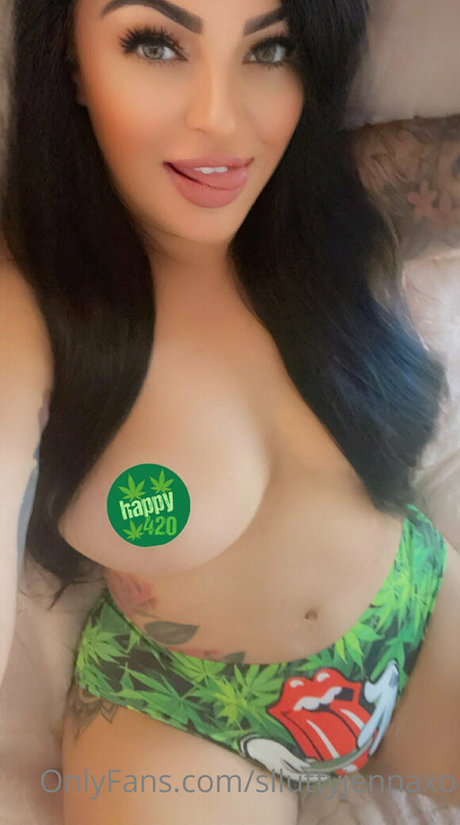 thick jennakumz nude star archive