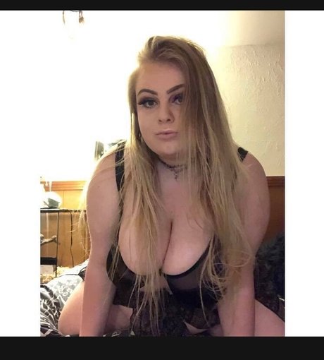 Danie Marie model naked picture