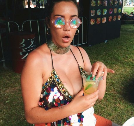 Lotti Loka star erotic image