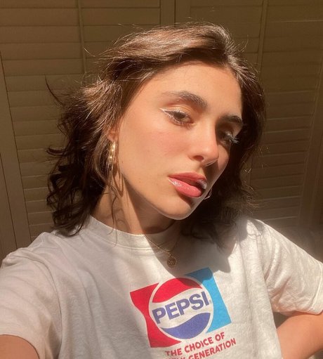 Yasmeen Fletcher art model img