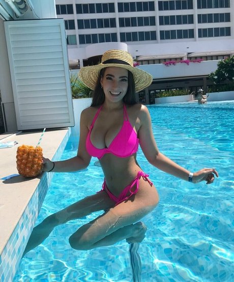 Molly Shield pornstar pics