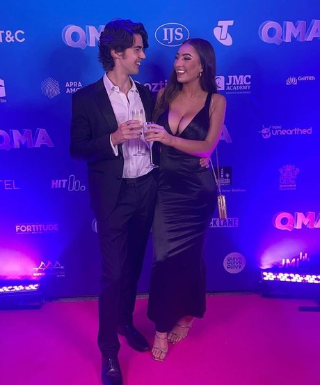 Molly Shield star sex images