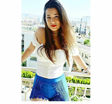 Paola Arena free actress pics