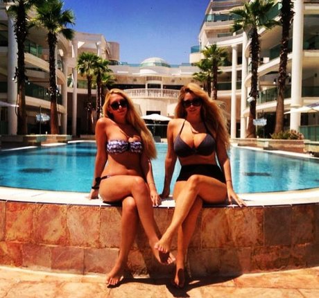 Nicolle A art model pic