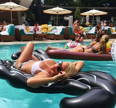 Nicolle A high quality actress picture