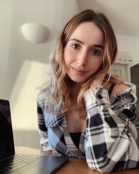 sexy mom onlyfans nude image