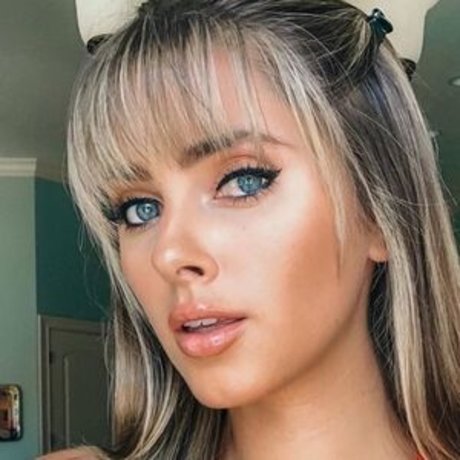 thatpineapplegirl model naked photos