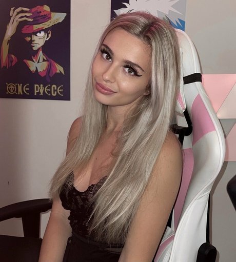 Martina Eliza nice pornstar pictures