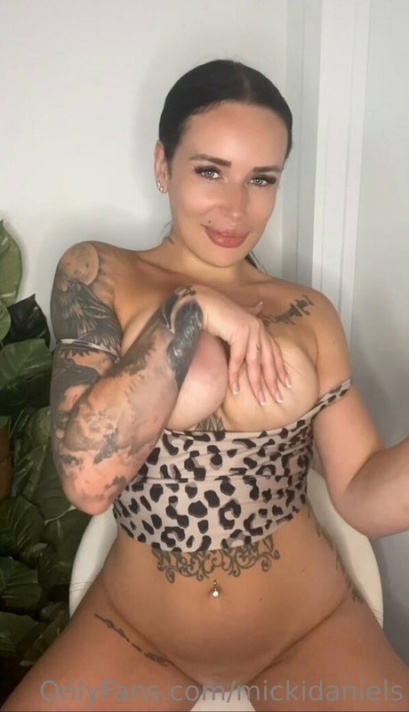 mickidaniels model nude image