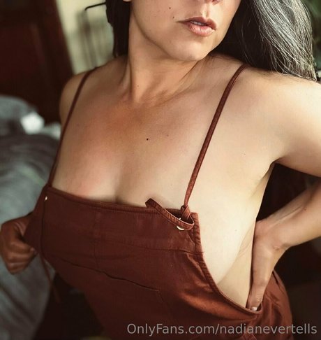 nadianevertells star free img