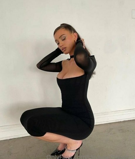 asian top onlyfans erotic image