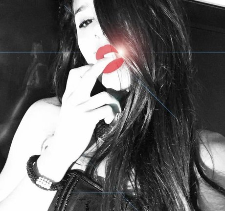 famous nude onlyfans adult picture