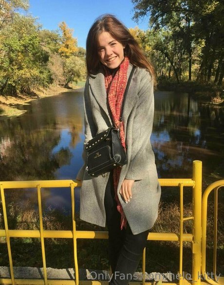 helo kitty best actress galleries