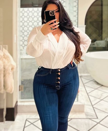 Mizuki Brown model exclusive pictures