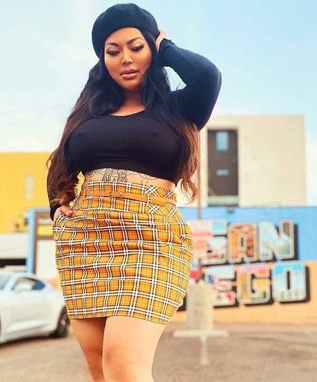 Mizuki Brown nude actress galleries