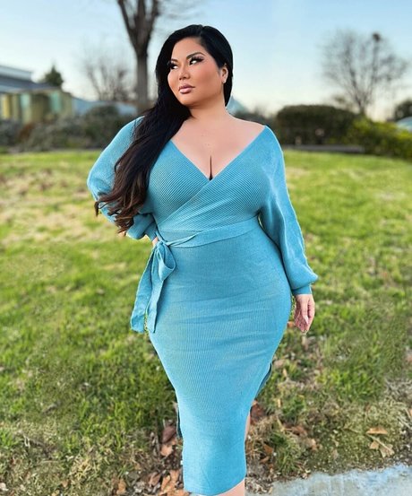 Mizuki Brown naked model gallery