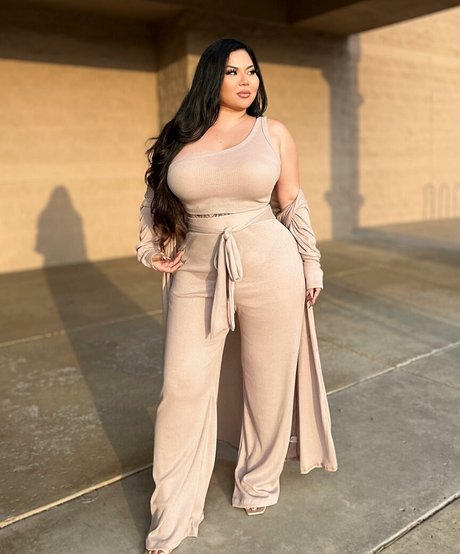 Mizuki Brown star nude archive