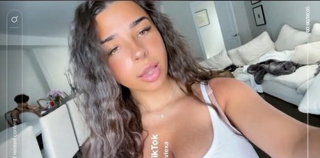 Alexa F beautiful model photo